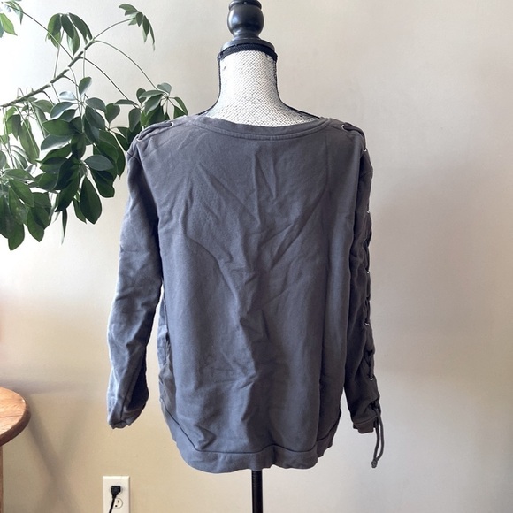 ⭐️2 FOR $20⭐️ Eliane Rose sweatshirt with tie arm accents! - Picture 3 of 5